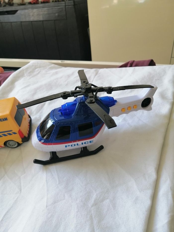 Lot camion et hélicoptère - photo numéro 3