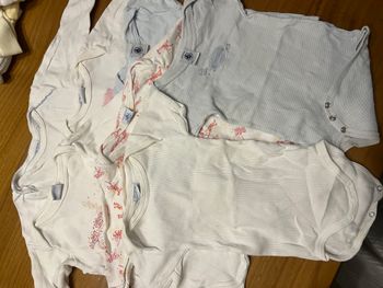 Lot 7 bodies garçon Petit Bateau 6M en bon état