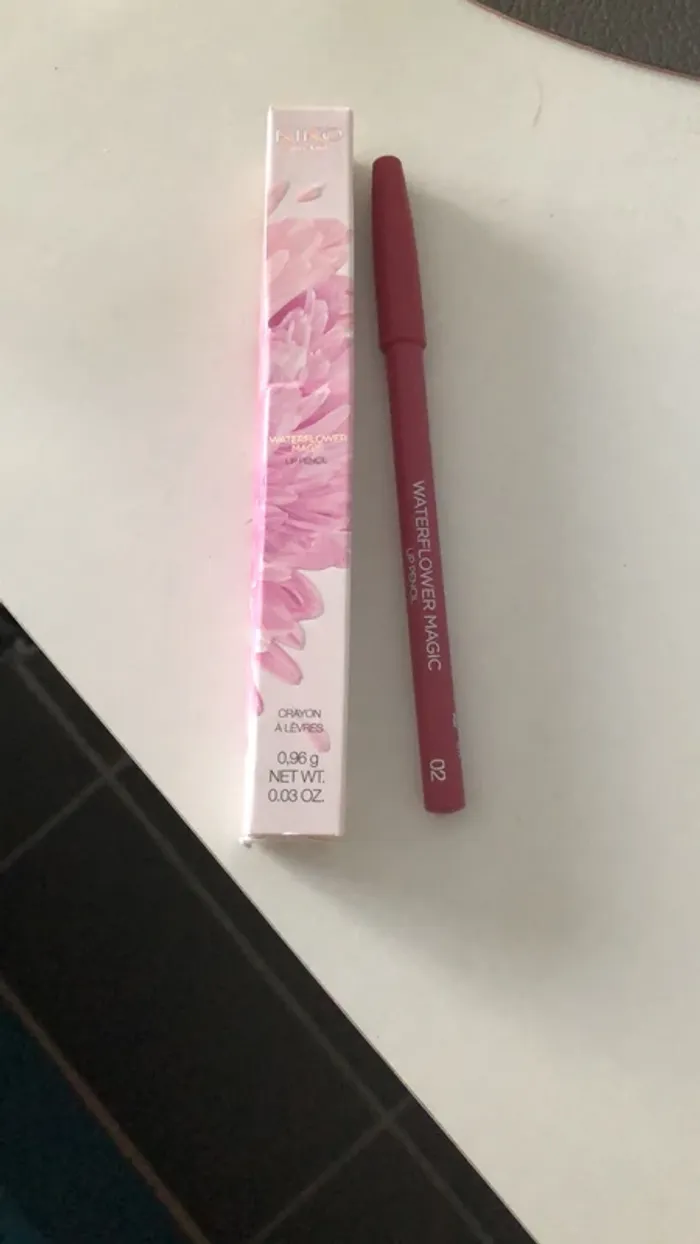 Crayon à lèvre . Numéro 2. Waterflower magic