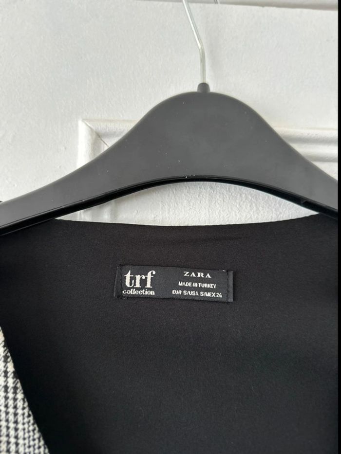 Robe courte manches longues à carreaux noir blanc taille S ZARA - photo numéro 6