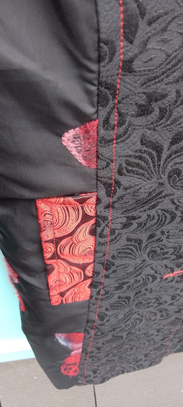 Joli manteau Dy design. ( Style Desigual) Taille S. Boutonnage devant. Martingale au dos. - photo numéro 4