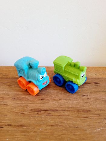 Lot de 2 petits trains