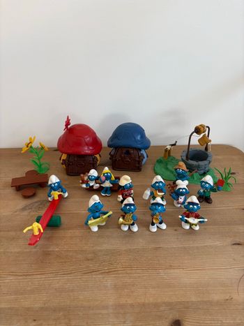 Lot de schtroumpfs et accessoires 