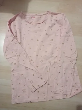 T-shirt manche longue rose avec motif étoiles brillantes