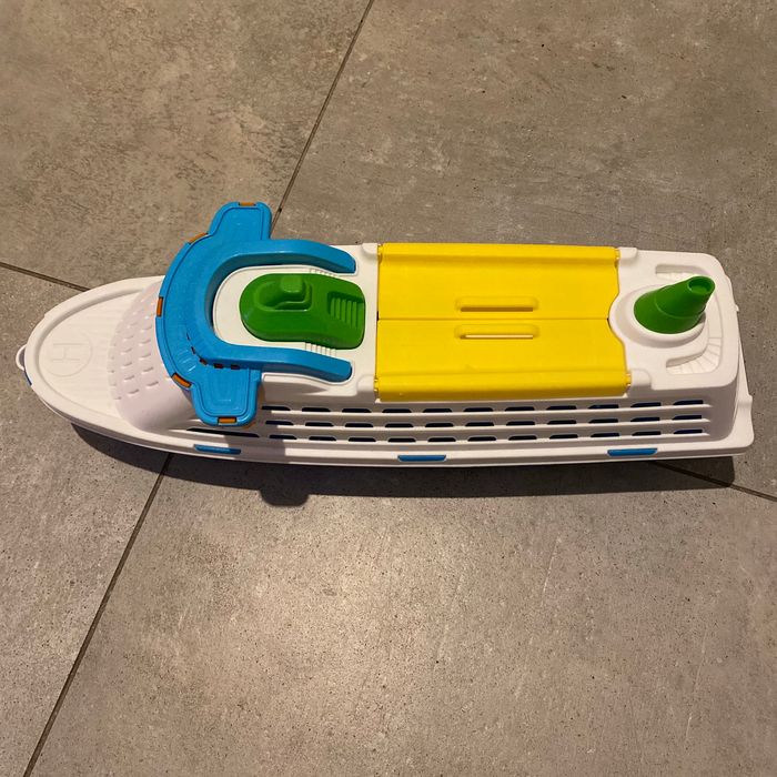 Bateau en plastique