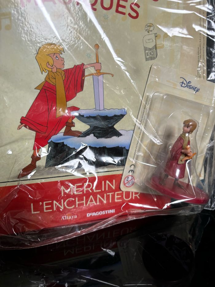 Figurine + Livre Merlin L'Enchanteur n 28 Les Audiocontes Magiques Disney Altaya - photo numéro 2