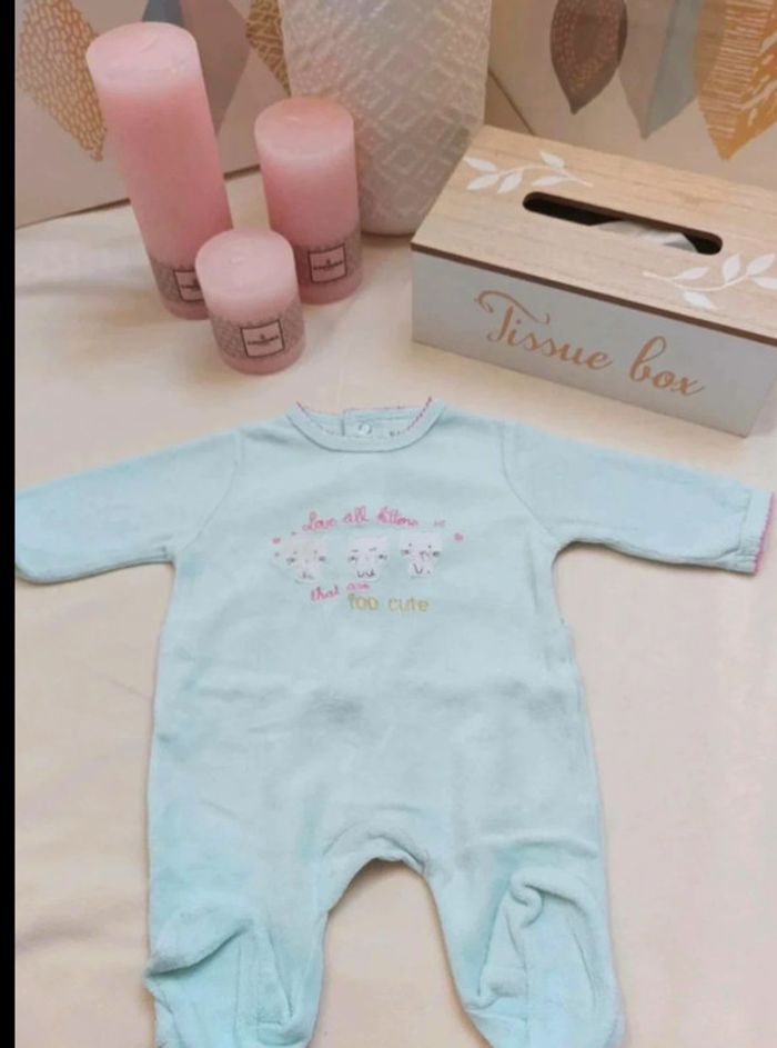 Grenouillère velours bleu ciel Kiabi fille 1 mois