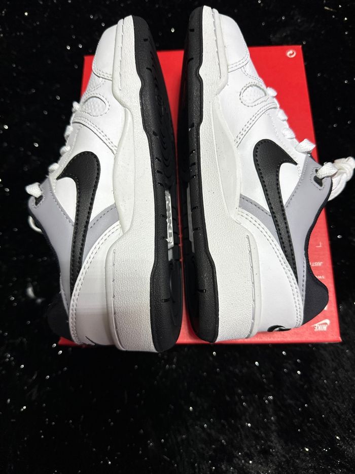 Baskets Nike Full Force LO Eur 35 - photo numéro 4