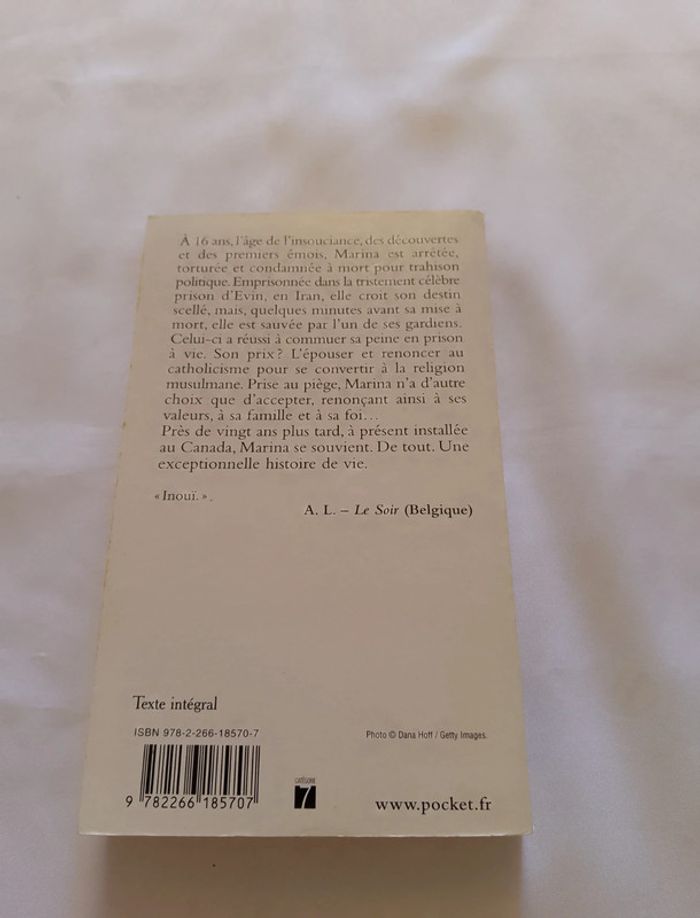 Livre: prisonnière a Téhéran - photo numéro 2