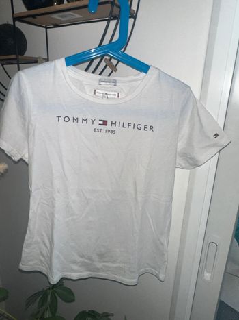 Tee shirt Tommy Hilfiger taille 10 ans