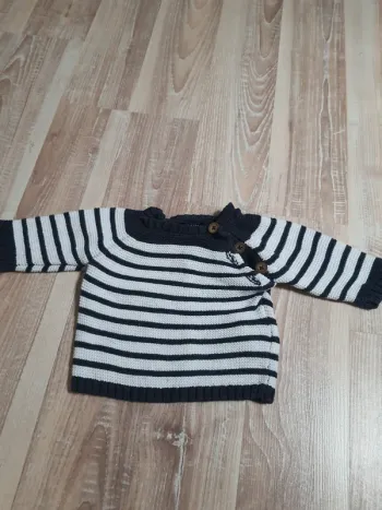 Pull 1 mois Kiabi bleu marine et blanc