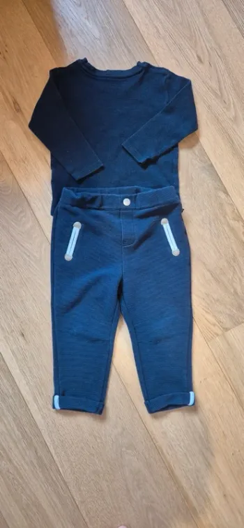 Ensemble pantalon et petit pull léger