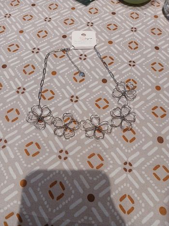 Collier ras de cou fleurs