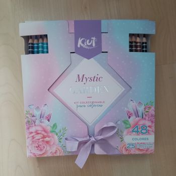 48 crayons de couleur mystic garden