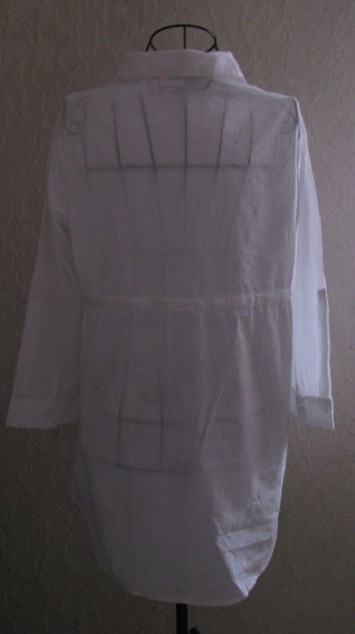 chemise blanche taille 4 - photo numéro 2