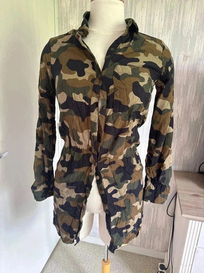 Chemise longue à motif militaire taille 36 marque Jennyfer•
