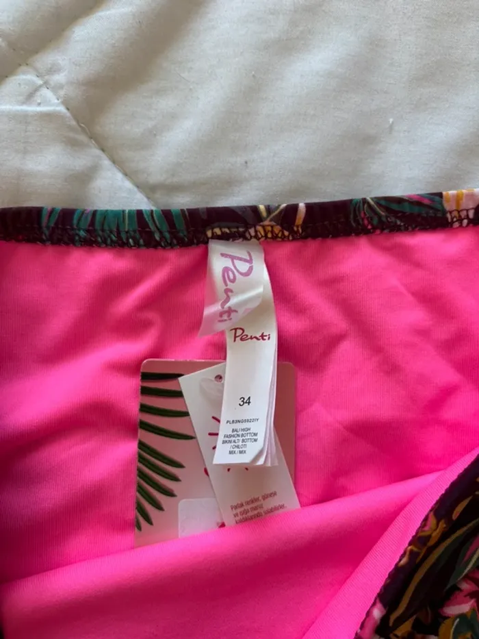 Lot 2 ensembles maillot de bain bikini rose beige pailleté violet motifs Penti taille XS/34 - photo numéro 16
