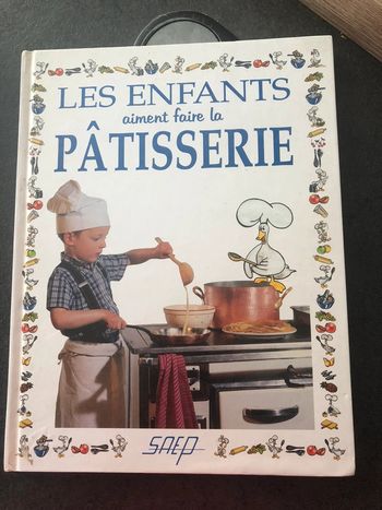 Les enfants aiment faire la pâtisserie