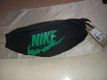 Sac banane Nike neuf avec étiquette

Neuf avec étiquette