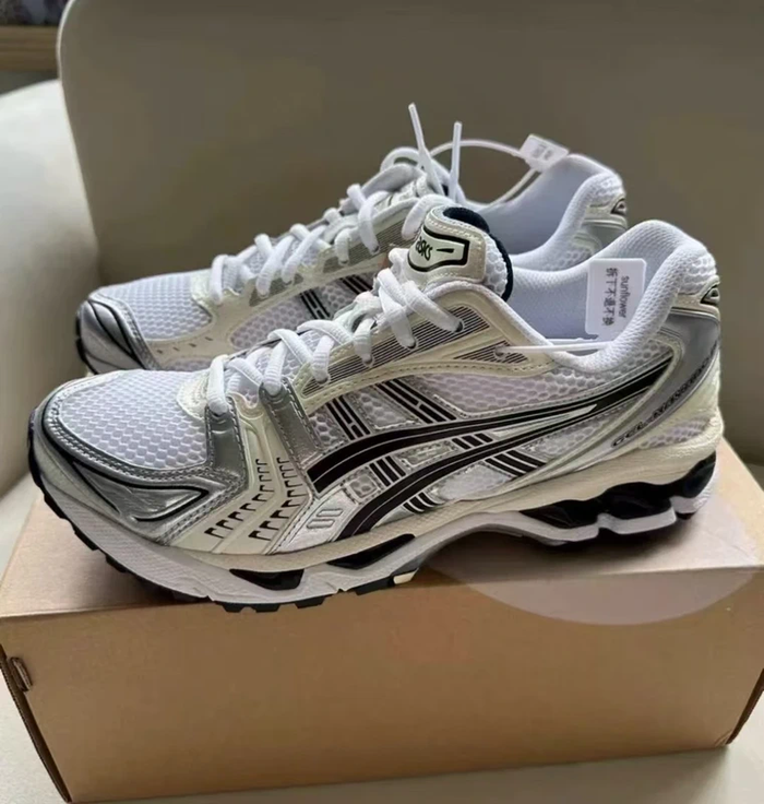 ASICS Gel-Kayano 14 taille 44