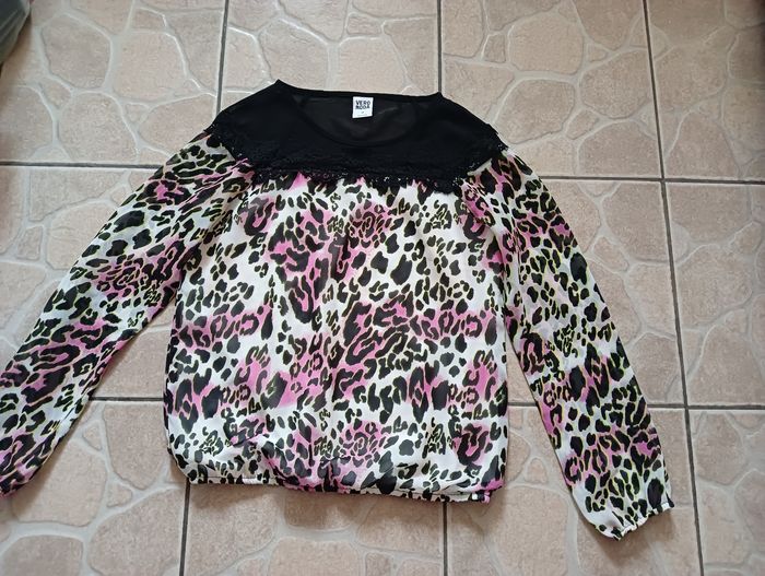 Très beau haut épaule et bras transparent.