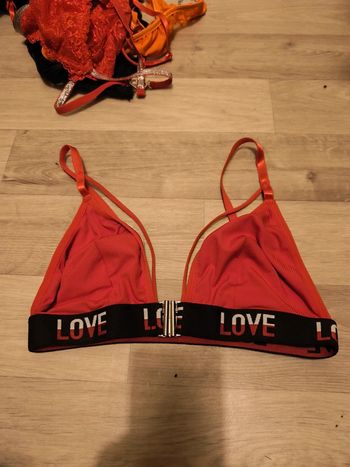 Soutien-gorge style sport neuf ouverture devant taille M marque shein