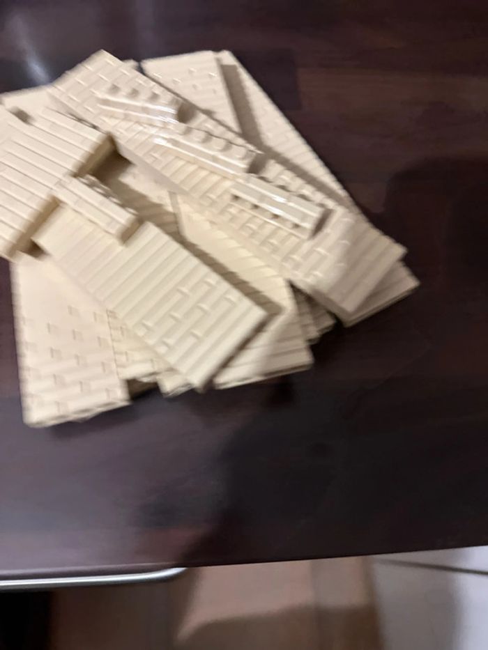 200 Brick Lego, Tan Modified 1 x 4 with Masonry Profile réf : 15533 - photo numéro 2