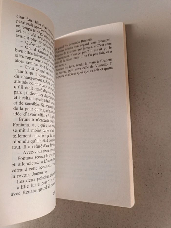 Donna Léon Brunetti et le mauvais augure une enquête du commissariat brunetti - photo numéro 5