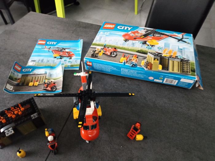 Lego 60108: L'unité de secours des pompiers - photo numéro 3