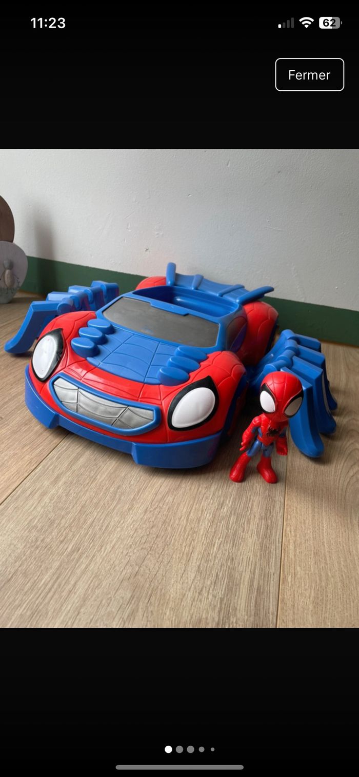 Voiture et figurine Spiderman