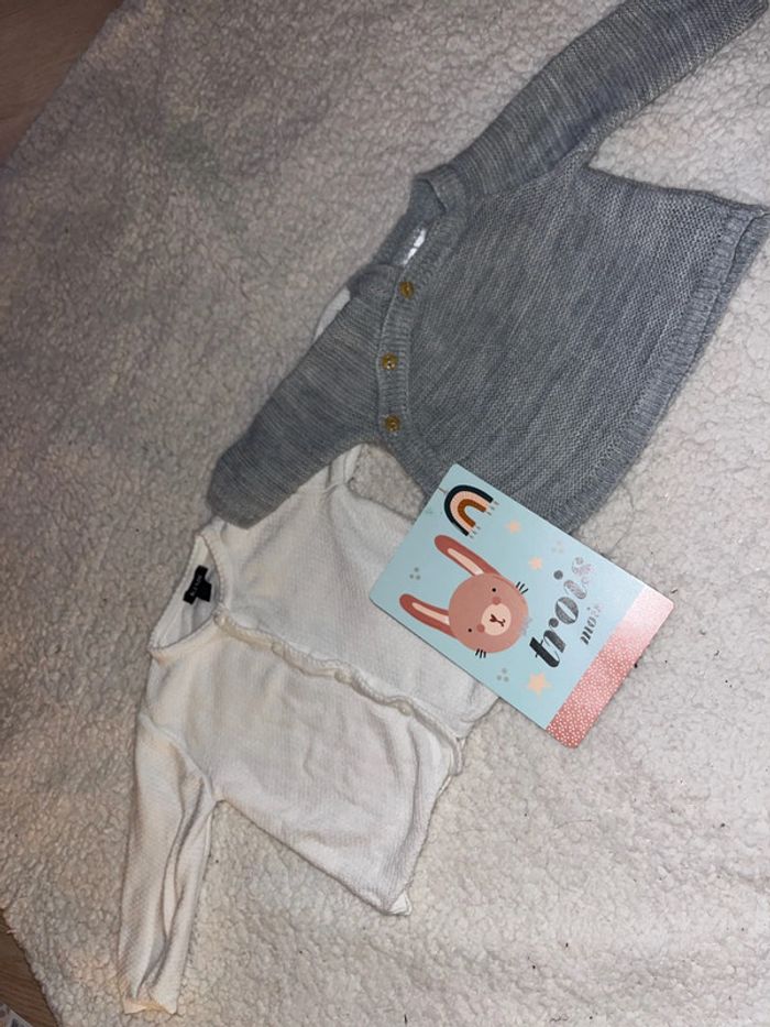 2 gilets bébé 3 mois