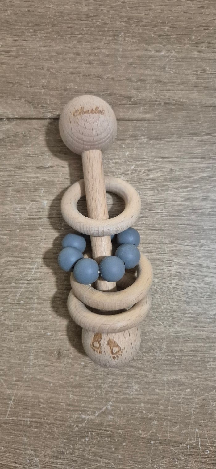 Hochet en bois et silicone - photo numéro 3