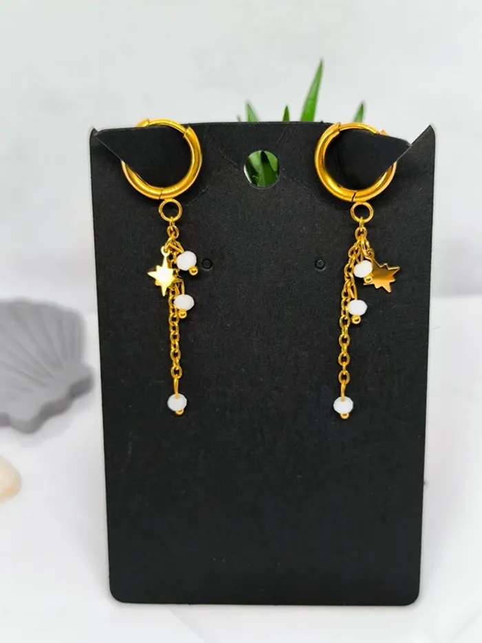 Boucles d'oreilles dorées étoile polaire et perles blanches - photo numéro 2