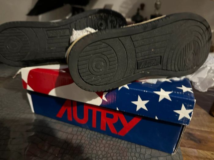 Autry taille 38 portée mais encore en bon état - photo numéro 9