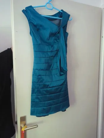 Robe ceintrée en satin