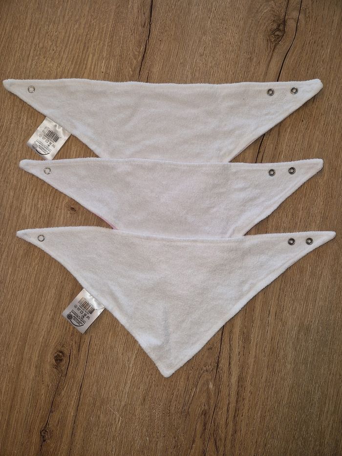 Lot bavoirs - photo numéro 2