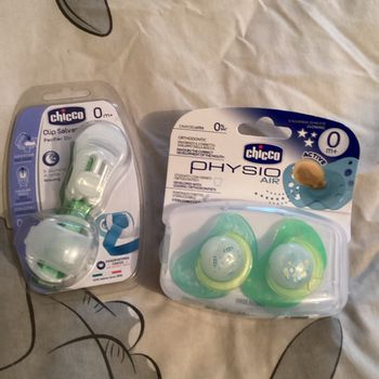 Tétines chicco dès la naissance avec attache tétine