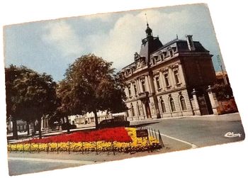 Carte postale Coutras (Gironde) L' Hôtel de Ville