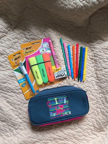 Trousse Chipie + divers stylos