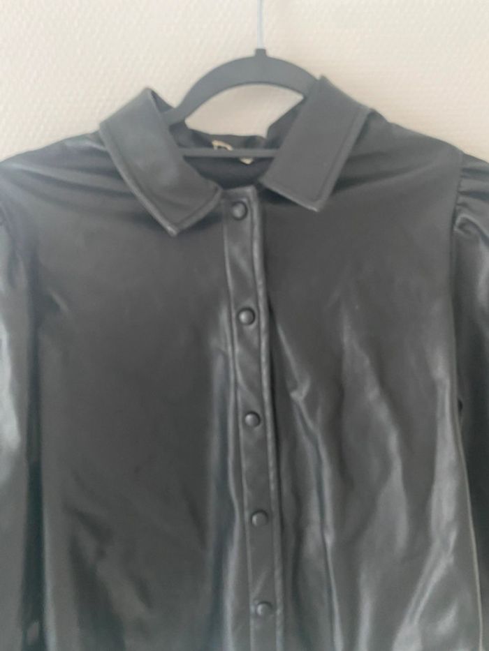 Chemise simili cuir - photo numéro 2