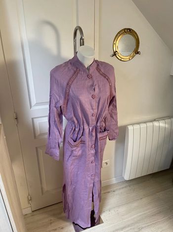 Robe brodée lilas