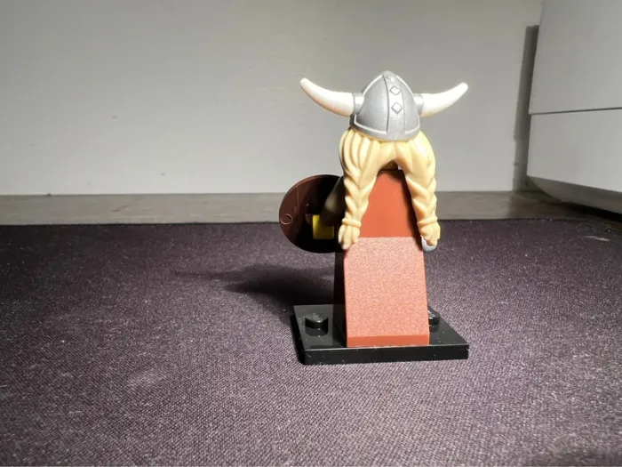 Lego figurine minifigure série 7 la femme viking - photo numéro 2