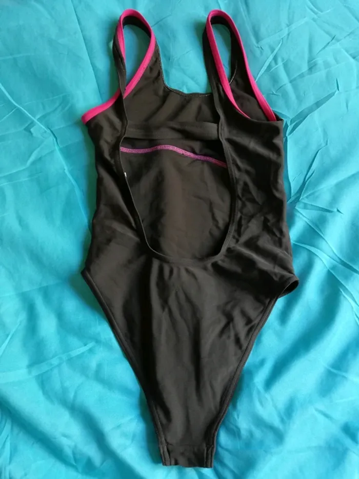 Maillot de bain une pièce fille - photo numéro 2