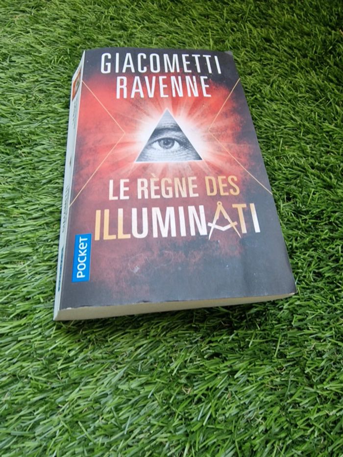 Livre "Le règne des illuminati" - photo numéro 14