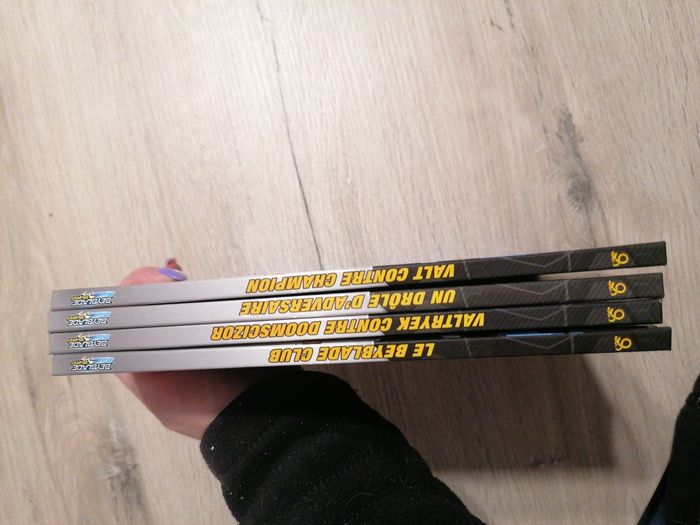 Livre beyblade burst - photo numéro 2