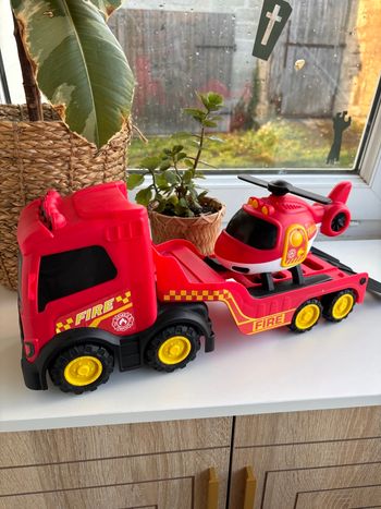 Camion dépanneuse et hélicoptère - jeu enfant