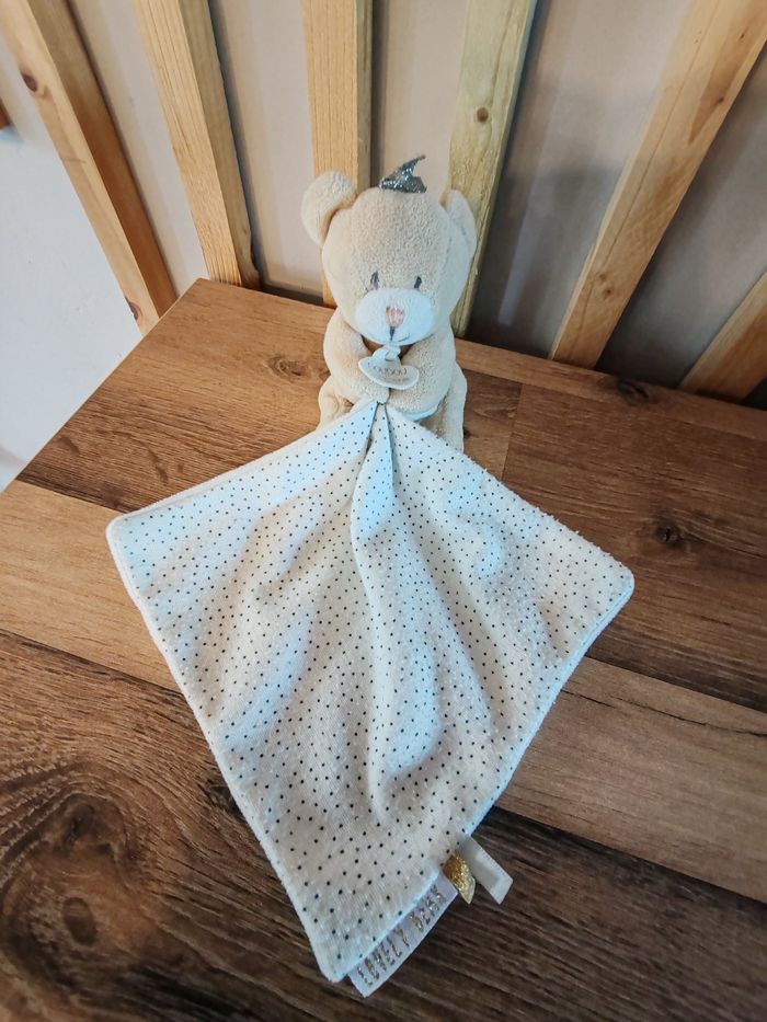 Ours roi beige et or doudou et compagnie