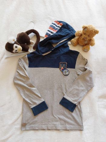 Sweat à capuche original manches longues  8 ans