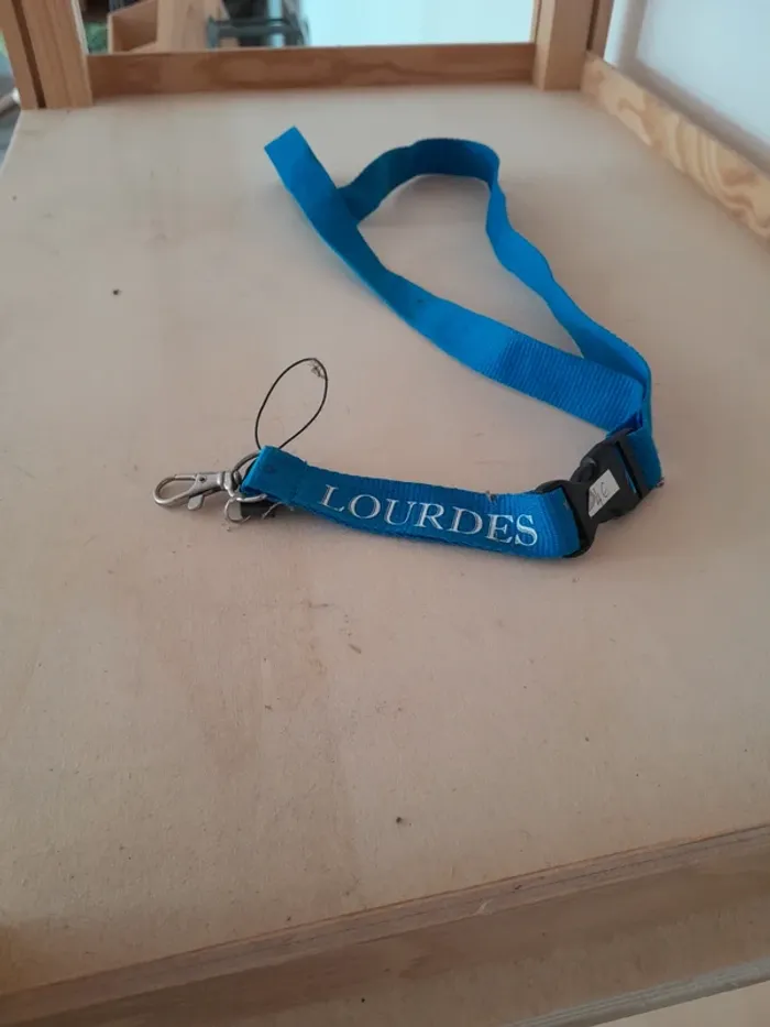 Porte clés bleu - photo numéro 2