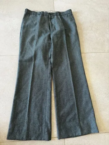 Pantalon vert, très bon état, 42x105cm